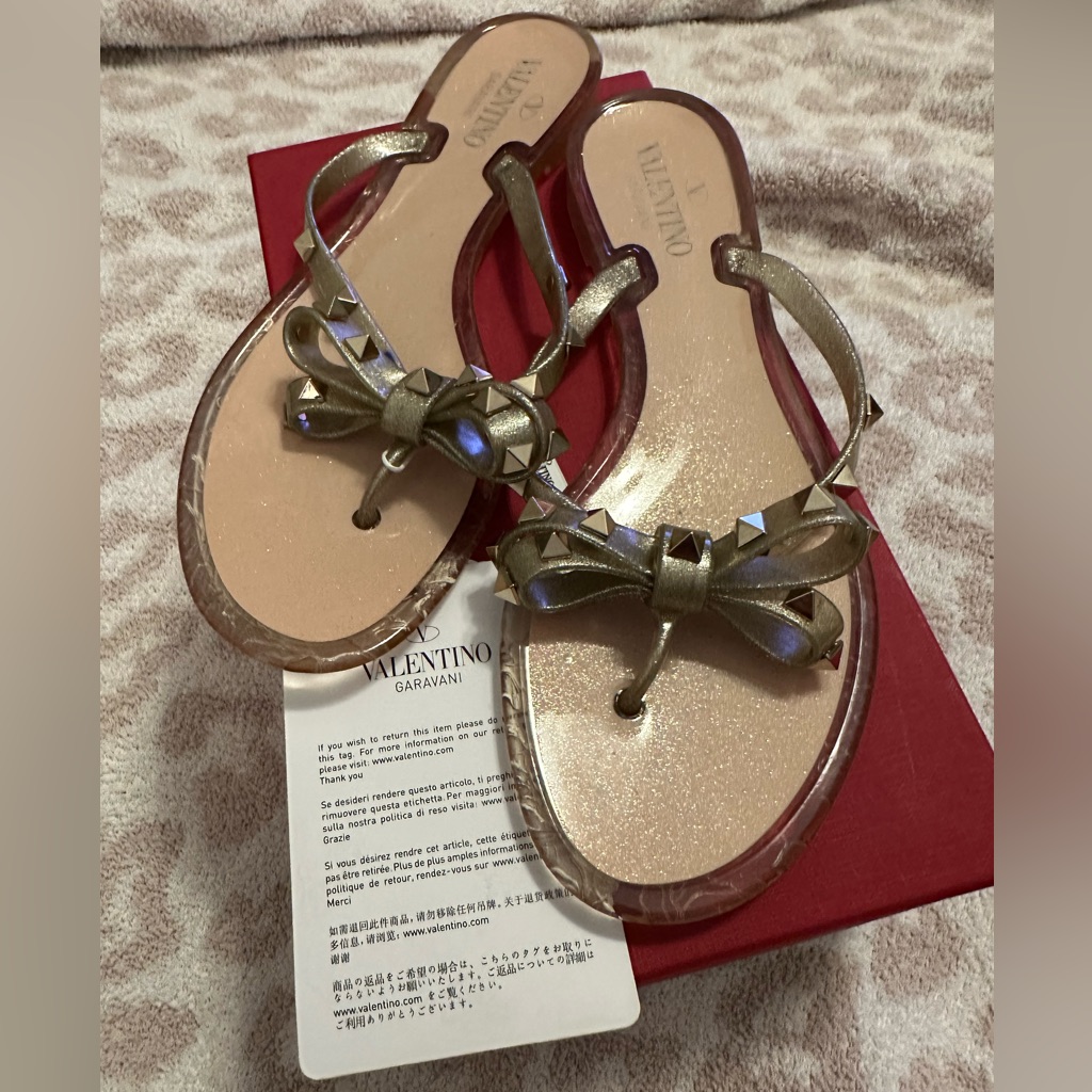 New Valentino Garavani Metallic Gold Bow Jelly Sandals Size 41 (10).